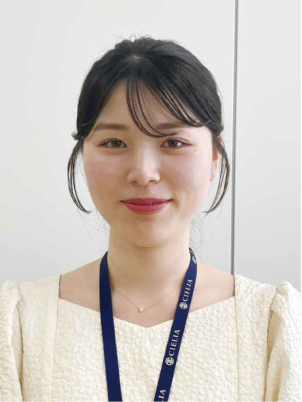 写真：経営管理本部 経理部 管理グループ 康村 叶子