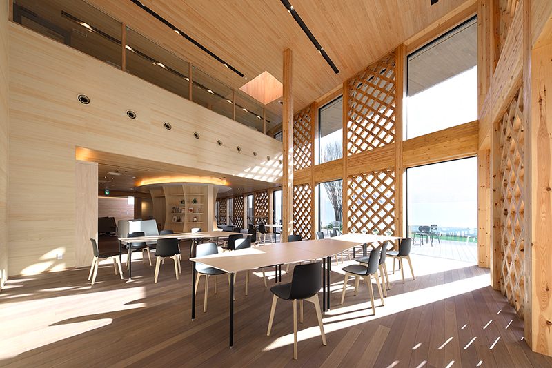 写真：天然素材をふんだんに採用した内部空間