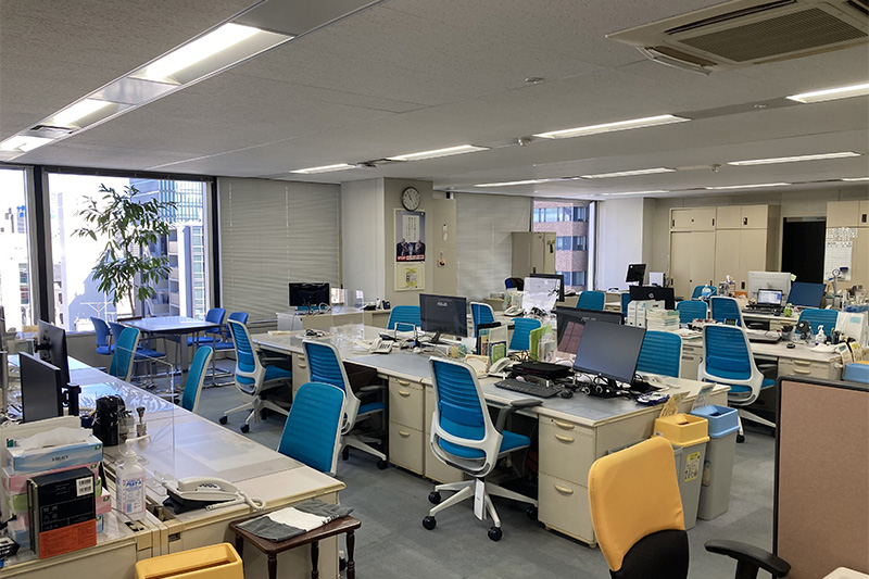 写真：リニューアル前の執務フロア