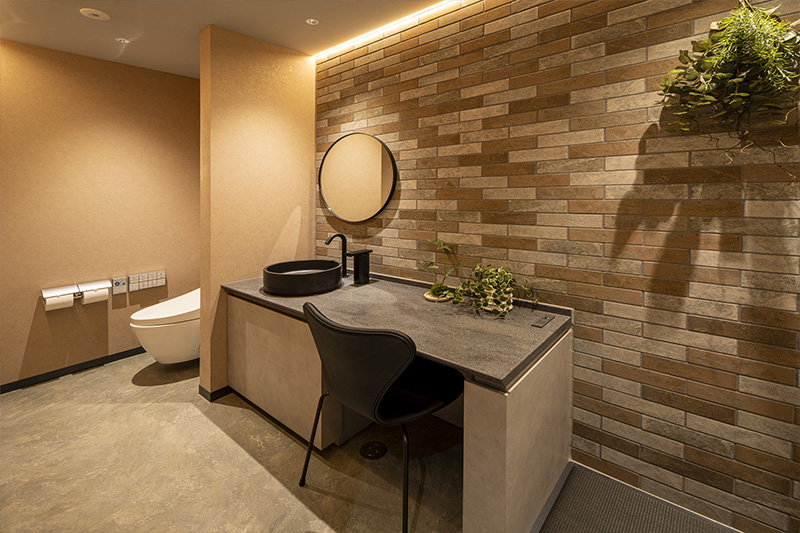 写真：誰もが気分転換・リラックスできるオールジェンダートイレ