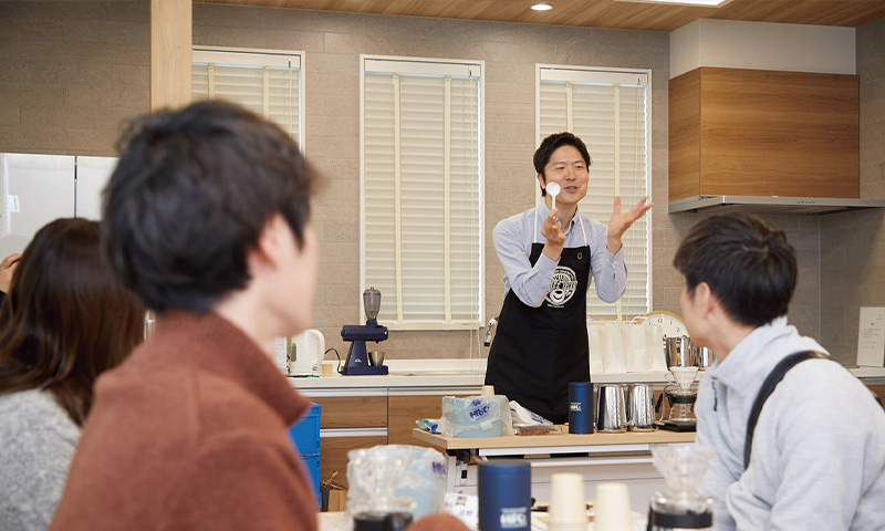 写真：大人の交流会の様子