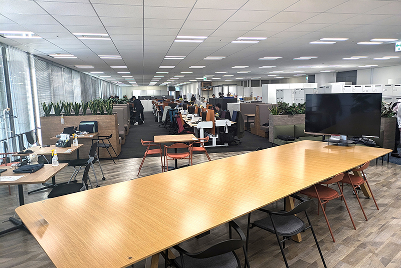 写真:Activity Based Workingを取り入れたオフィス空間 本店15階